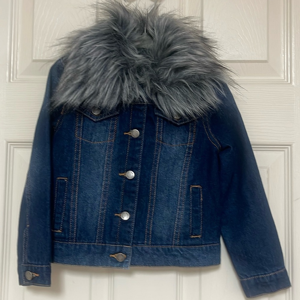 Splendid blue jean jacket with removable fur collar size 4T. Great condition!